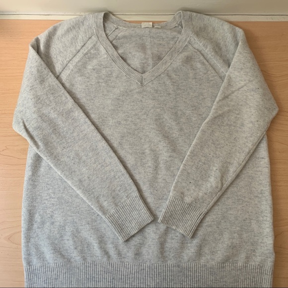 GAP Sweaters - GAP • Heather Grey V-Neck Sweater